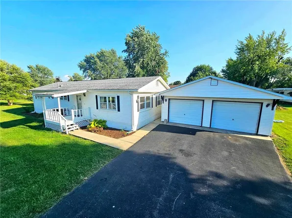 6 W Clay St, Ridge Farm, IL 61870