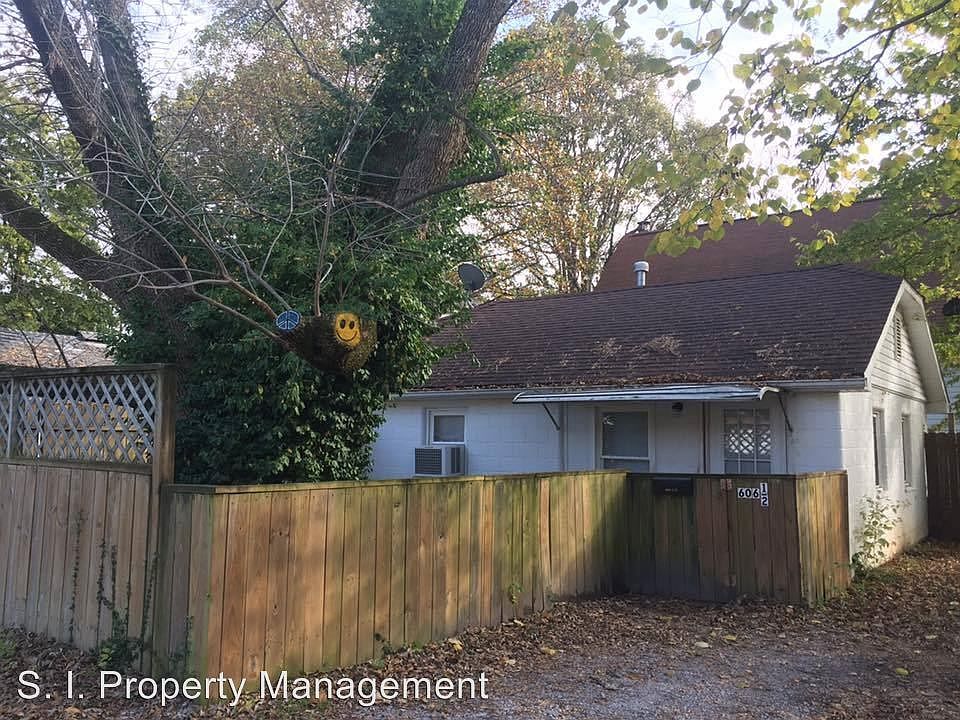 1st image of 606 1/2 W Pecan St
