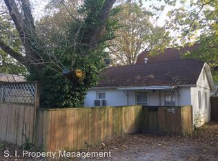 606 1/2 W Pecan St, Carbondale, IL 62901