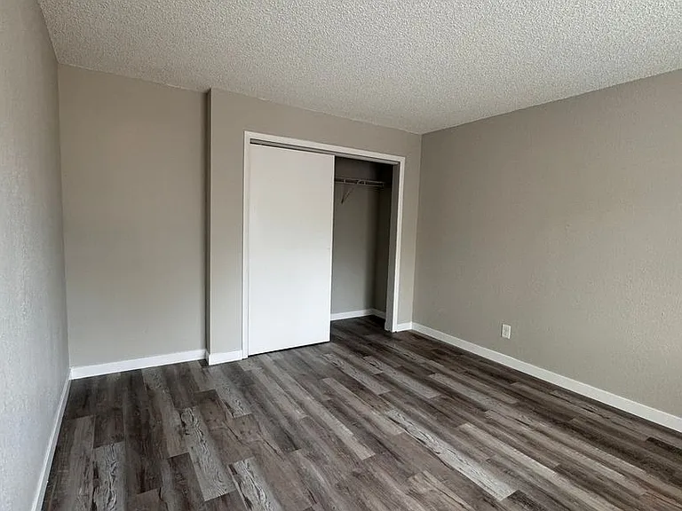 Raintree Apartments — Photo 26