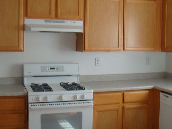 #GuardianRealty 3905 Magenta Hills NLV Home Rental kitchen_0