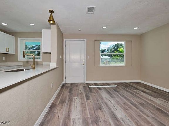 4th image of 1143 Green Ave