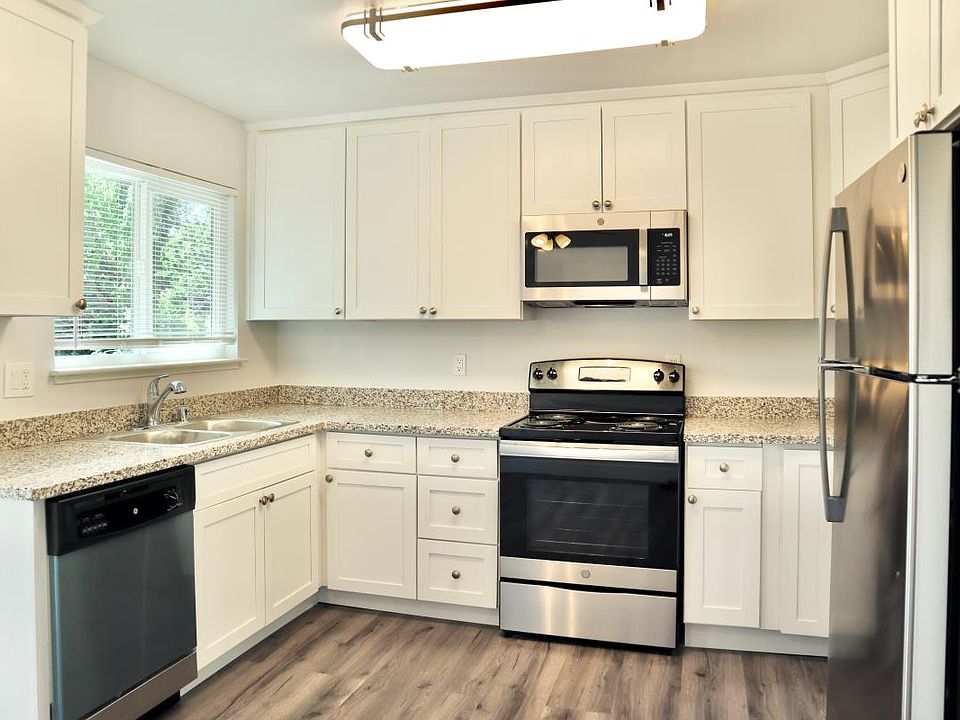 1st image of 576 Smalley Ave APT 4