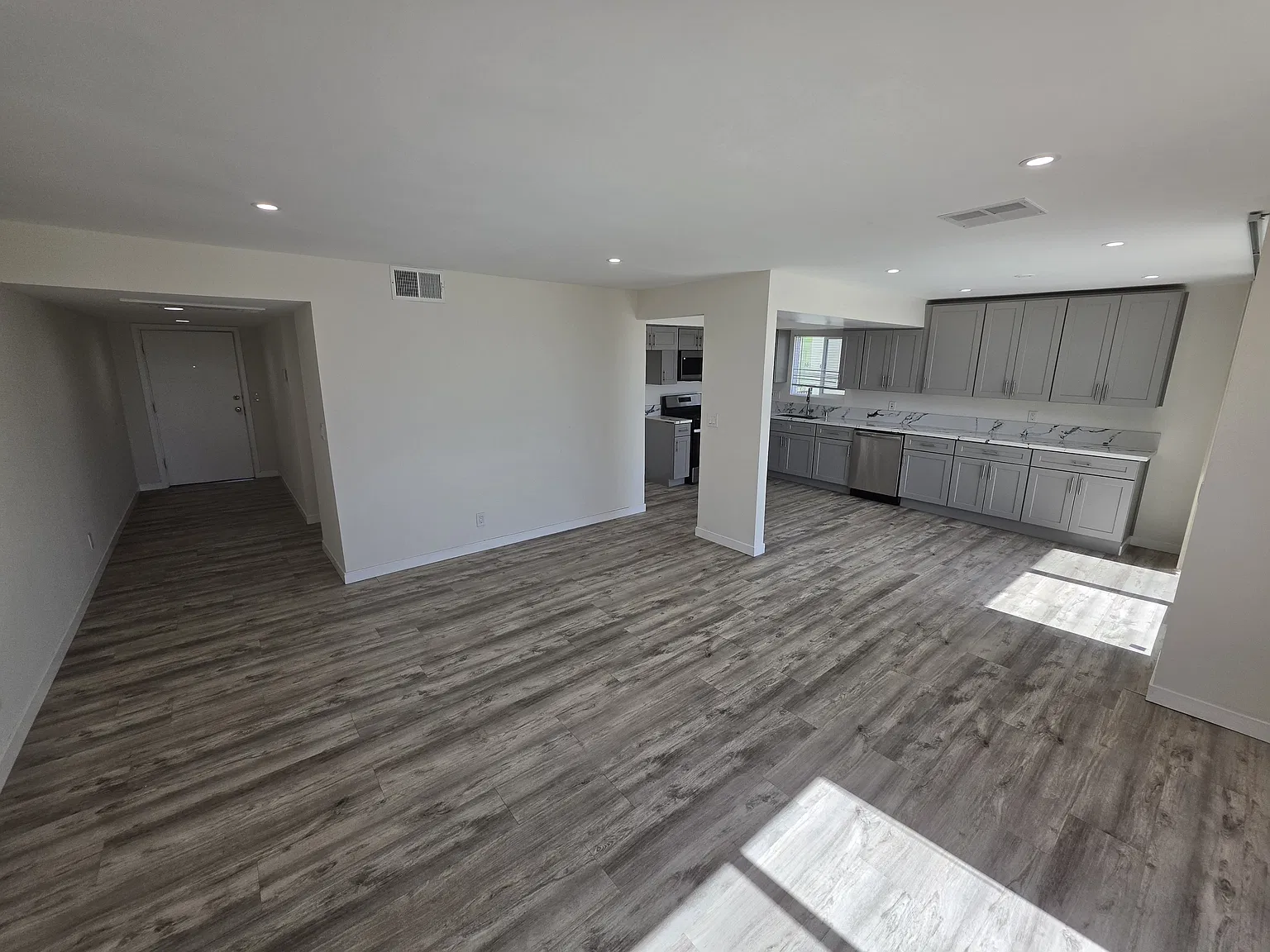 1 bed, 837 sqft, $2,500 — Photo 3