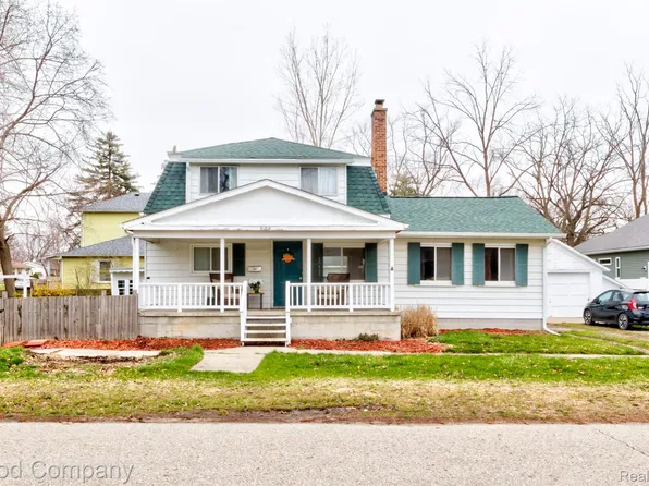 824 McPherson St, Howell, MI 48843