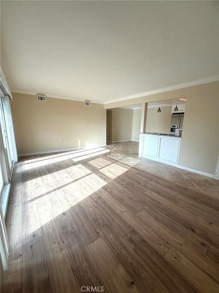 2 bed, 1009 sqft, $3,200 — Photo 1