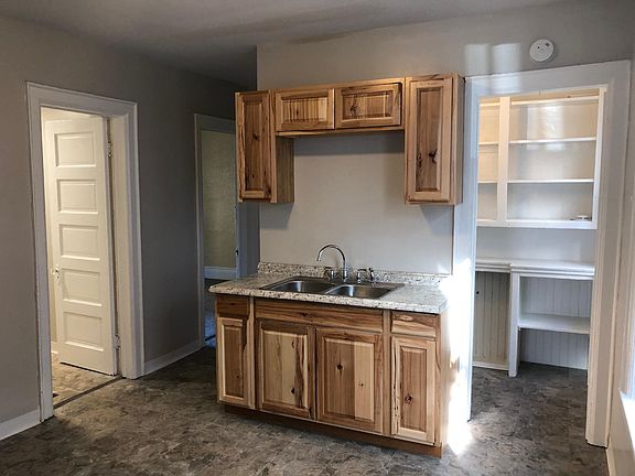 5th image of 72 Woodside Ave #1