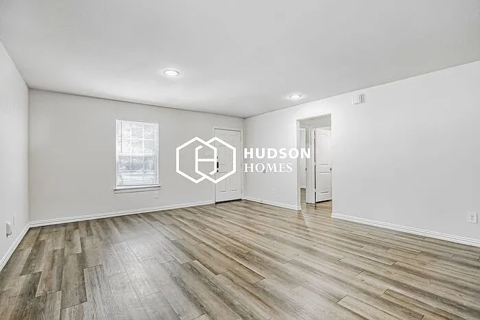 918 San Antonio St — Photo 3