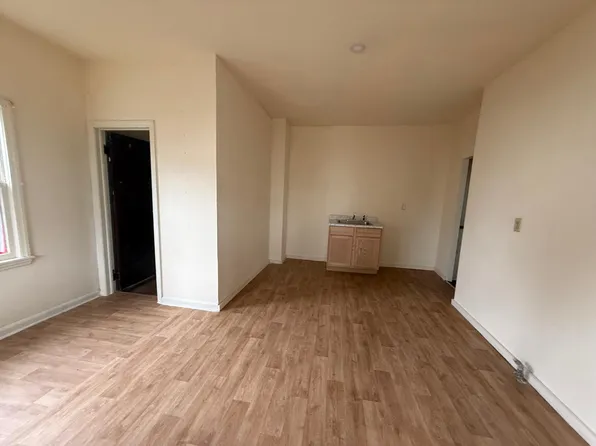 2423-2425 S 28th St, Milwaukee, WI