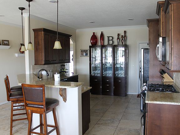 3rd image of 5905 Oak Creek Dr