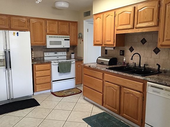 4th image of 9543 W Willowbrook Dr