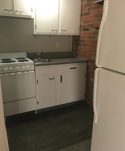 305 N Dunn St — Photo 3