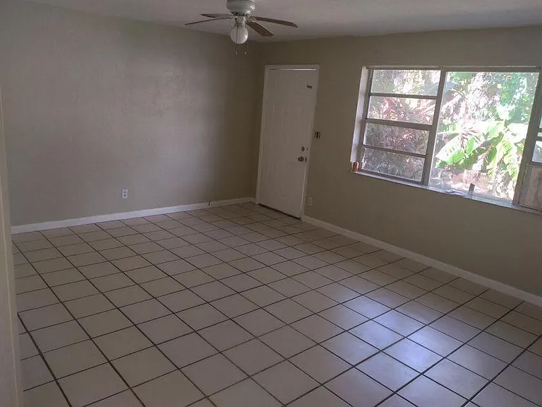 2025 Delphia St — Photo 6