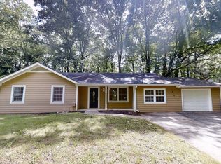 5574 Oak Grove Dr, Acworth, GA 30102