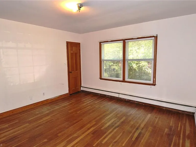 305 College Rd — Photo 10