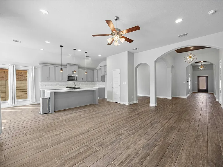 169 Belford St — Photo 3