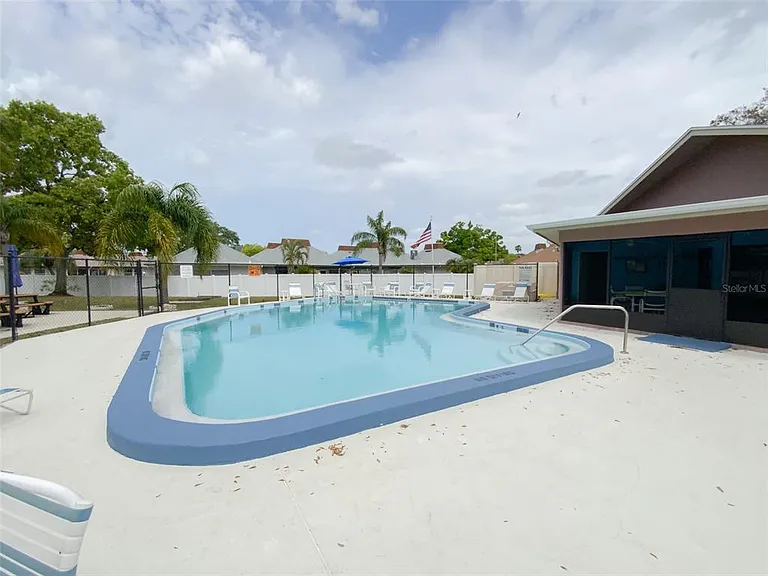 2242 Pinewood Villas Dr — Photo 31