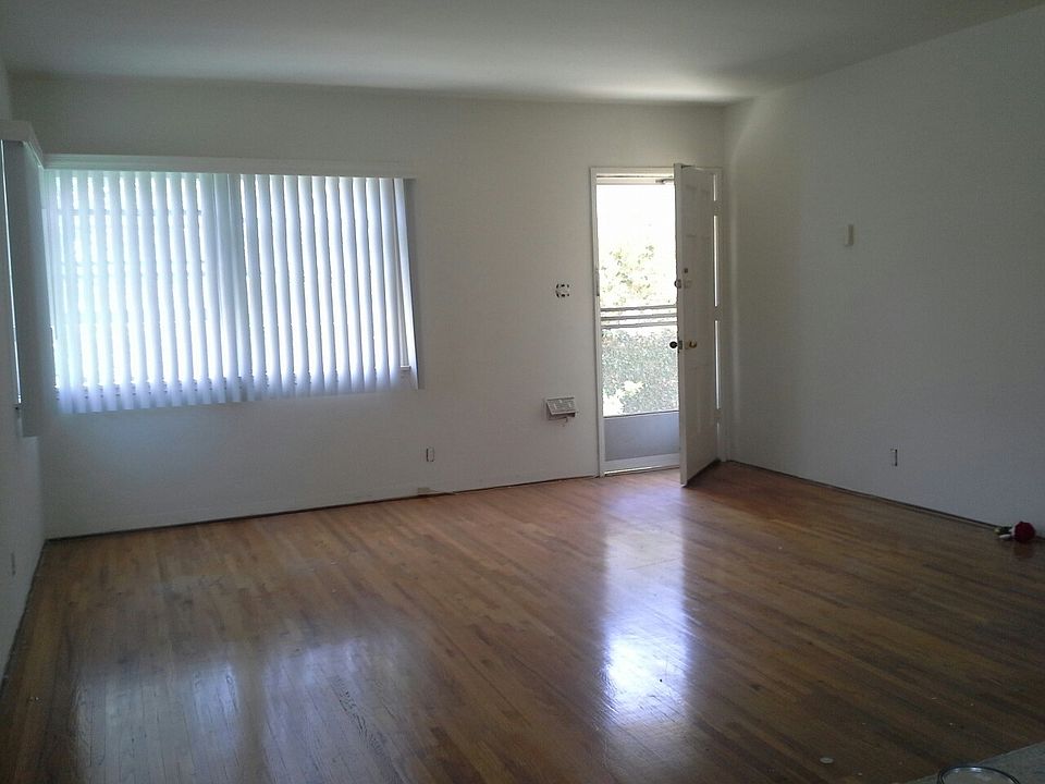 2nd image of 1519 Wellesley Ave