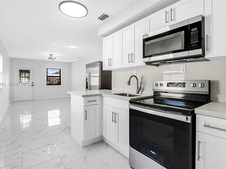 6312 SW 19th St — Photo 3
