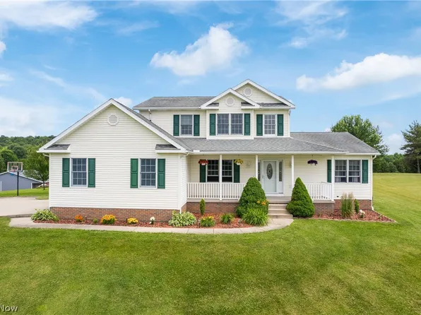 1100 Lodge Ln NE, Carrollton, OH 44615