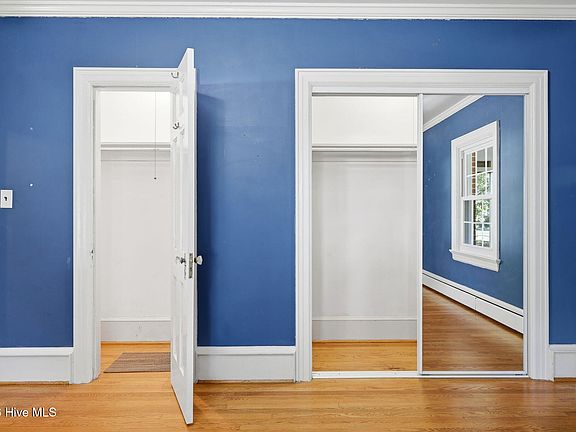 30th image of 1108 Summit Avenue