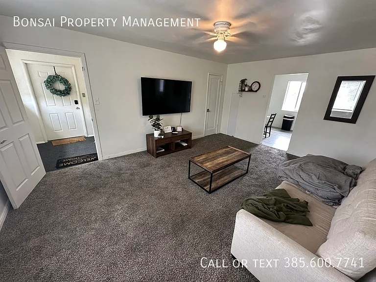 997 Chapel Dr #6 — Photo 2
