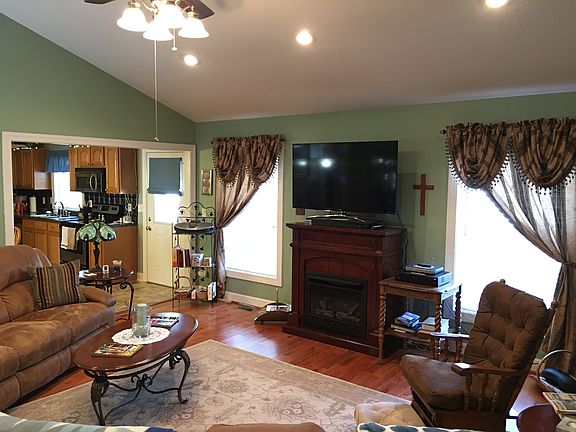 2nd image of 220 Meadowlark Ln