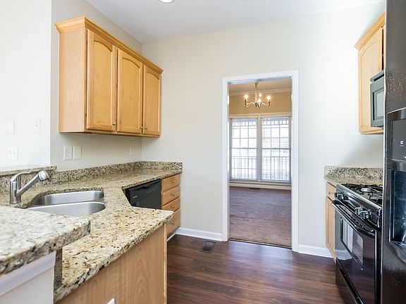 5th image of 1004 Walnut Creek Dr