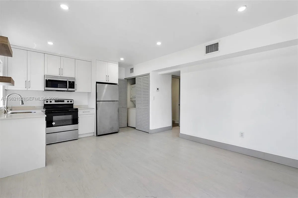 Building Photo - 775 NW 96th St #B