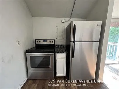 579 Van Buren Ave — Photo 4