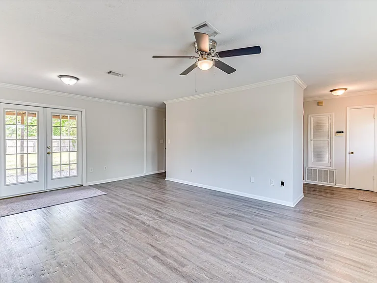 4116 Melrose Dr — Photo 9