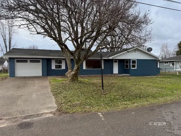 11 Mound St, The Plains, OH 45780