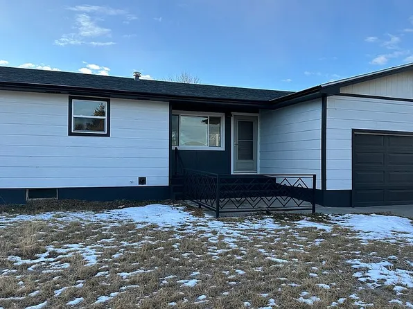 1085 Trail Ct, Gering, NE 69341