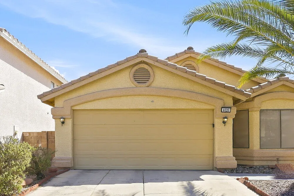 3 bed, 2.0 bath, 1557 sqft, $2,245 — Photo 1