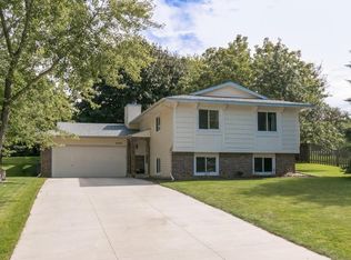 9342 Yucca Ln N, Maple Grove, MN 55369