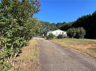 112 Rams Head Ct, Townville, SC 29689