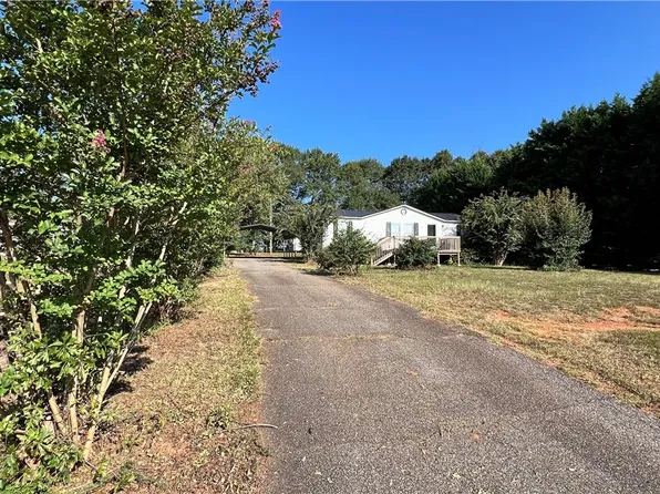 112 Rams Head Ct, Townville, SC 29689