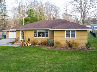 19120 W Spring Lake Rd, Spring Lake, MI 49456