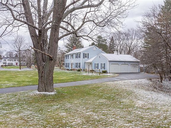 4th image of 3 Hastings Cir