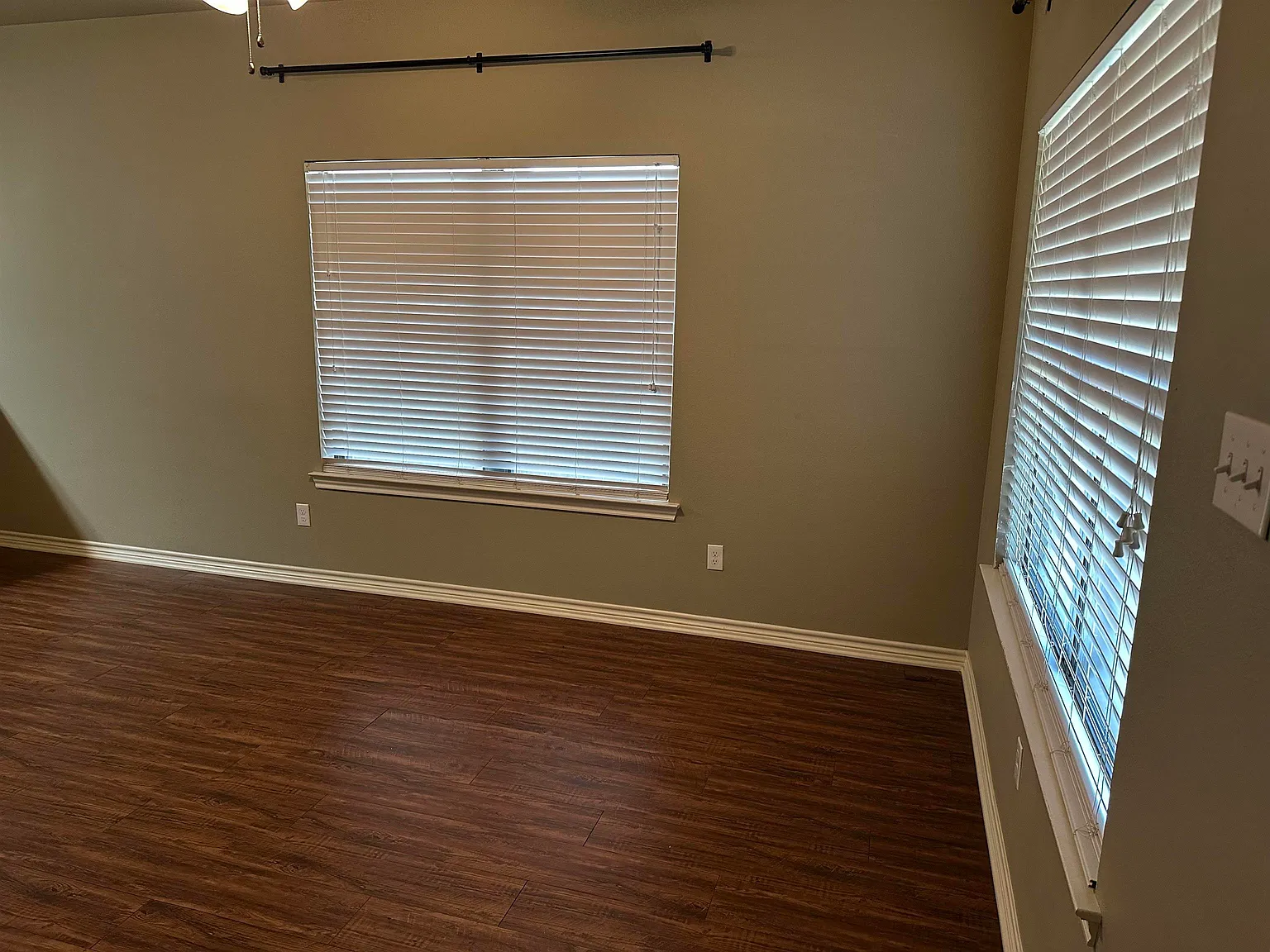 3 bed, 2.0 bath, 1087 sqft, $1,900 — Photo 4