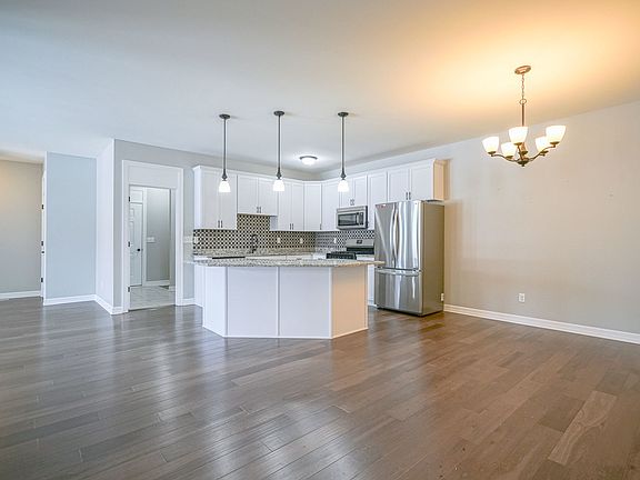 5th image of 212 Martin Ave #212