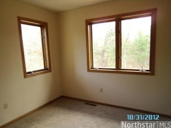 5th image of 20457 7th St NE