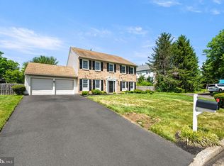 6 Goldenrod Ct, Newtown, PA 18940