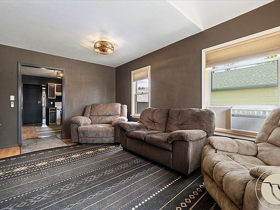3rd image of 204 6th St W