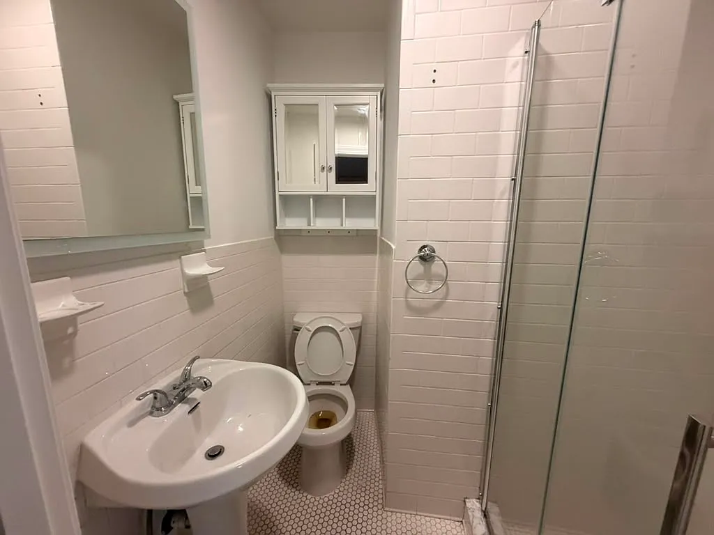 3 bed, 1.5 bath, $2,150 — Photo 2