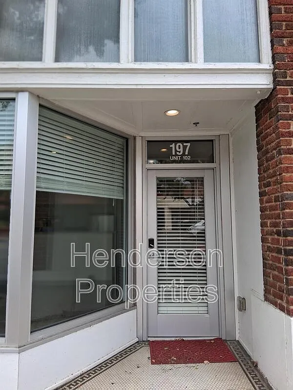 2 bed, 1.0 bath, 1075 sqft, $2,295 — Photo 2