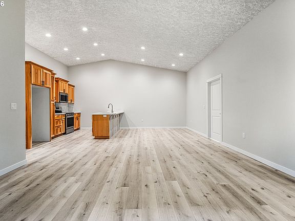4th image of 1185 37th Ct