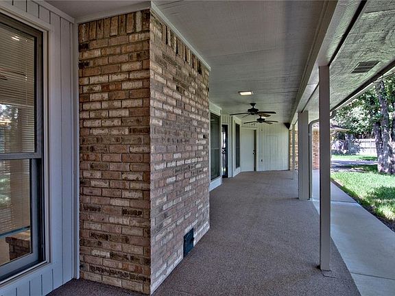 4th image of 1811 Lakewood Dr
