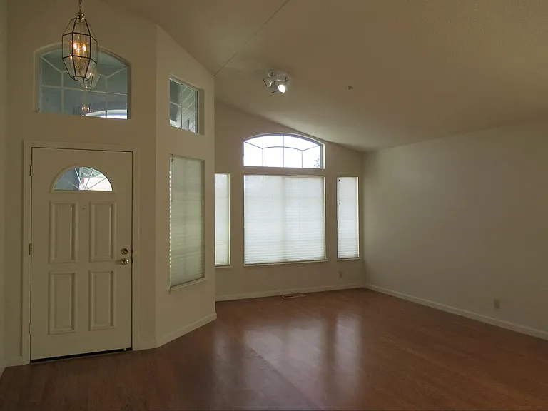 4502 Phyllis Ct — Photo 2