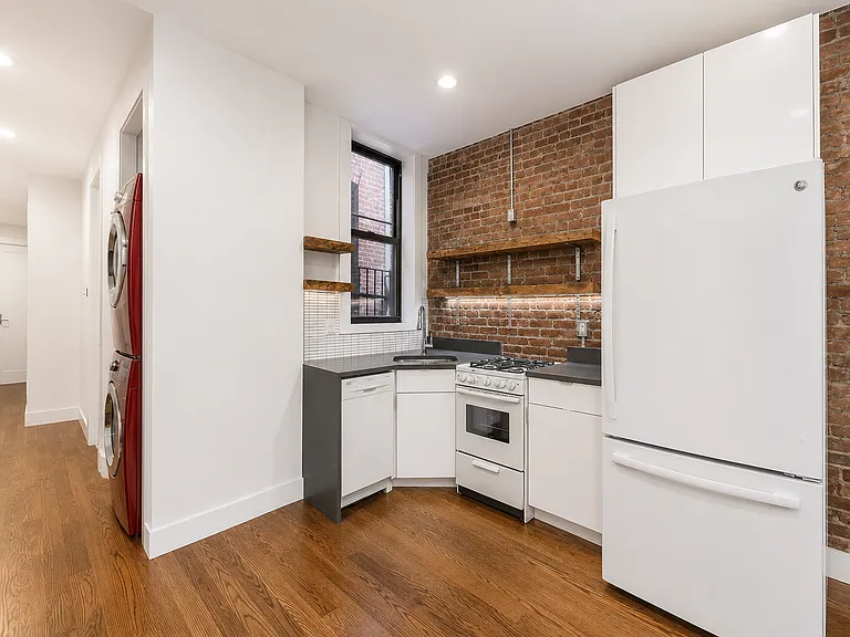 970 Greene Ave #3B — Photo 2